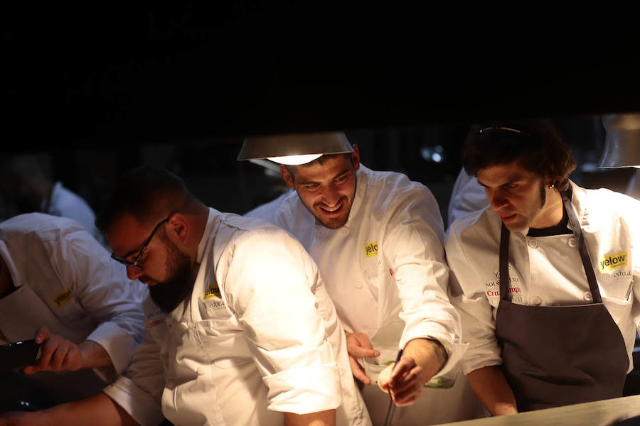 Por segundo año consecutivo el chef del Hotel Miba, José de la Blanca, reunió a casi una veintena de cocineros para conmemorar unas jornadas en honor al cocinero Emilio Cervilla. Una noche para el recuerdo, llena de connotaciones emotivas, pero sobre todo cargada de compañerismo gastronómico.