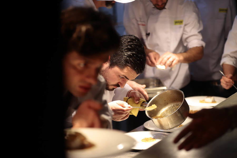 Por segundo año consecutivo el chef del Hotel Miba, José de la Blanca, reunió a casi una veintena de cocineros para conmemorar unas jornadas en honor al cocinero Emilio Cervilla. Una noche para el recuerdo, llena de connotaciones emotivas, pero sobre todo cargada de compañerismo gastronómico.