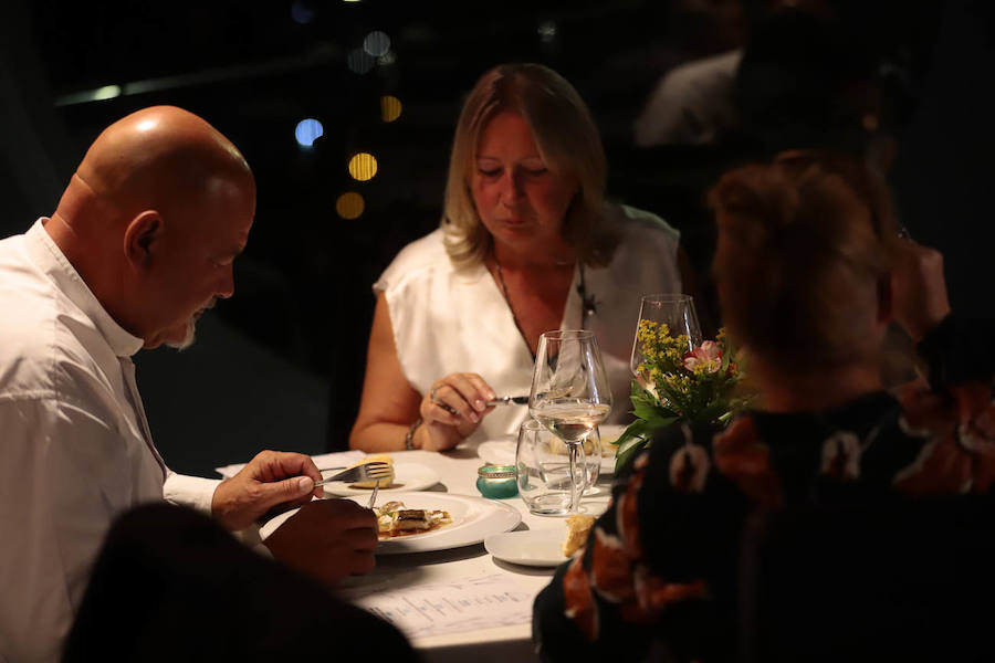 Por segundo año consecutivo el chef del Hotel Miba, José de la Blanca, reunió a casi una veintena de cocineros para conmemorar unas jornadas en honor al cocinero Emilio Cervilla. Una noche para el recuerdo, llena de connotaciones emotivas, pero sobre todo cargada de compañerismo gastronómico.
