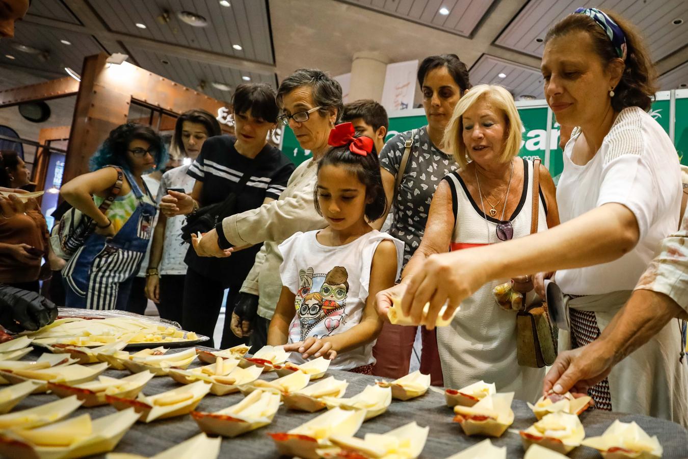 Los asistentes disfrutaron de deliciosas tartas, cócteles de autor, cafés premium y aprendieron a cocinar con plancton