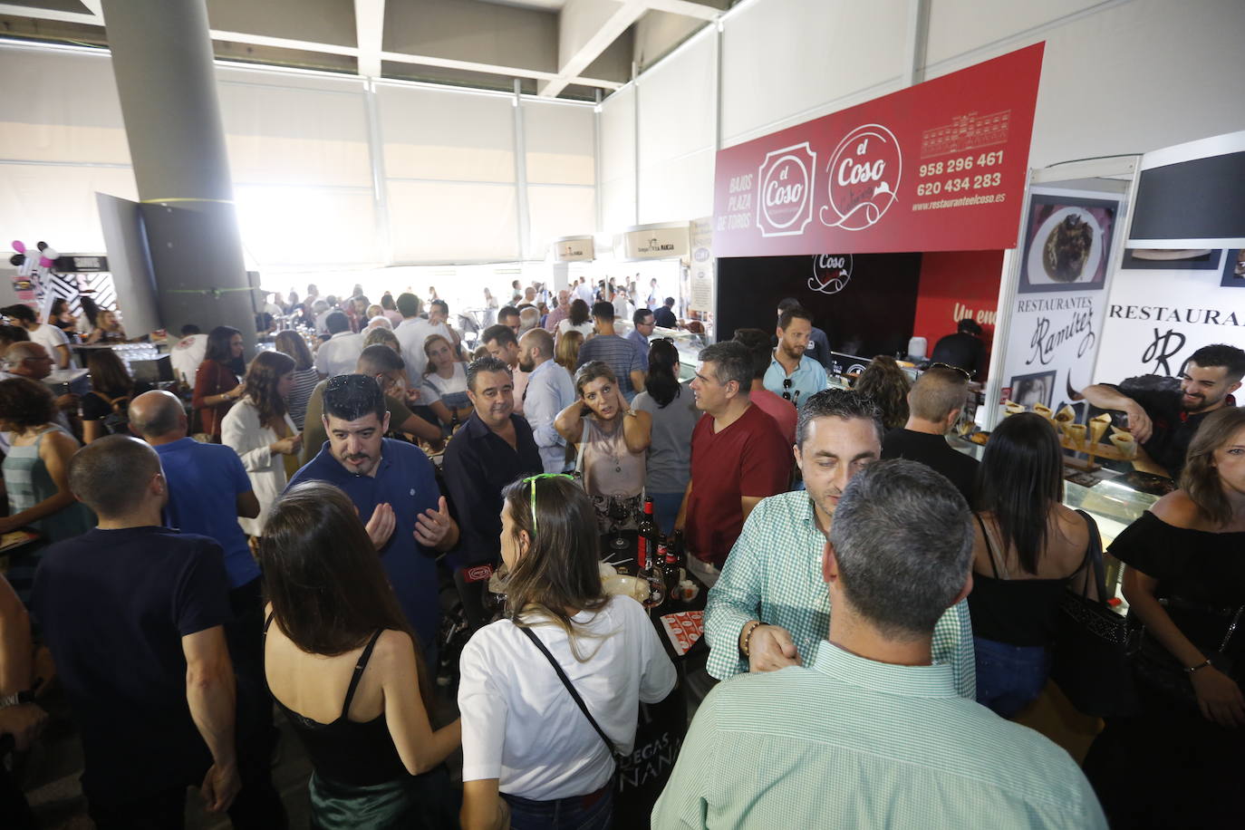 Magnífico ambiente en la zona dedicada a estos locales en el Palacio de Congresos