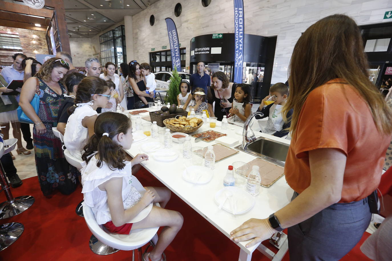 Los más pequeños aprenden a desayunar en los talleres del Gourmet