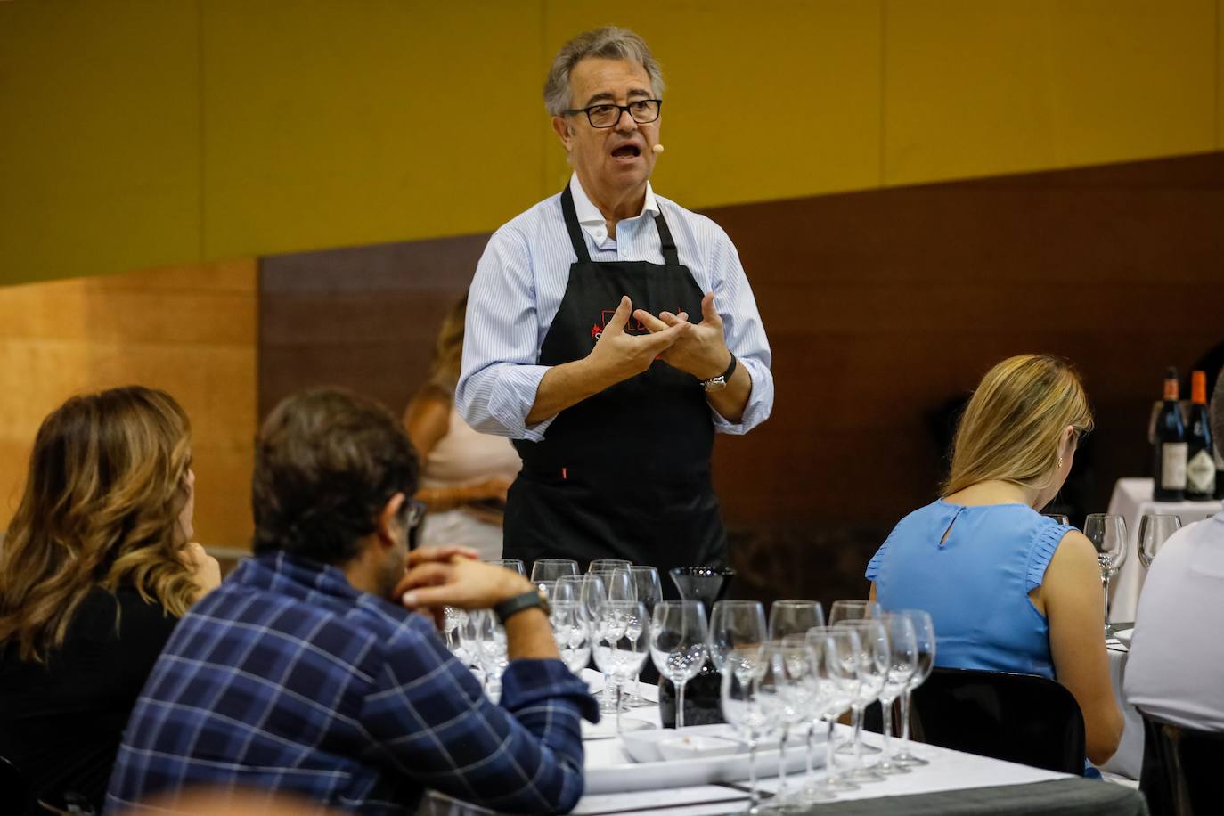 Juan Muñoz, uno de los mejores sumilleres de España, dirigió una cata llena de aromas, colores y sabores