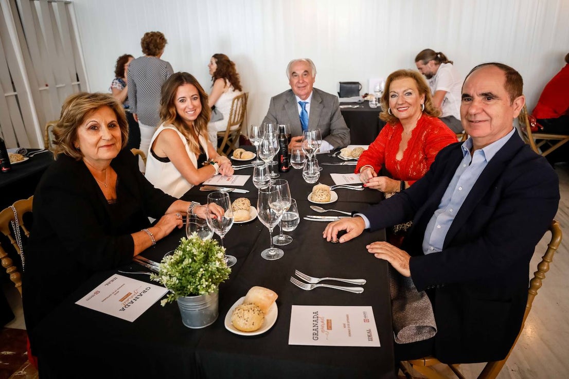 Carme Ruscalleda recibe el premio de Granada Gourmet, un congreso que se ha rendido a su cercanía y sencillez