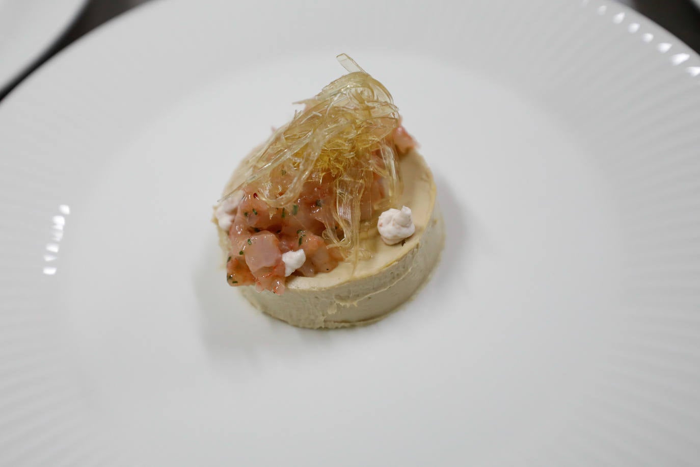 Carme Ruscalleda recibe el premio de Granada Gourmet, un congreso que se ha rendido a su cercanía y sencillez