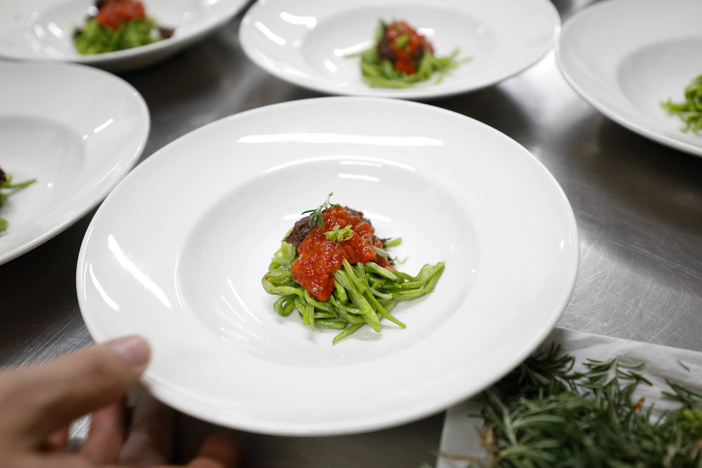 Carme Ruscalleda recibe el premio de Granada Gourmet, un congreso que se ha rendido a su cercanía y sencillez