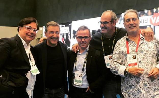 Joan Roca (2º izda),Álvaro Arriaga (2º dcha) y otros chefs en Gastronomika. 