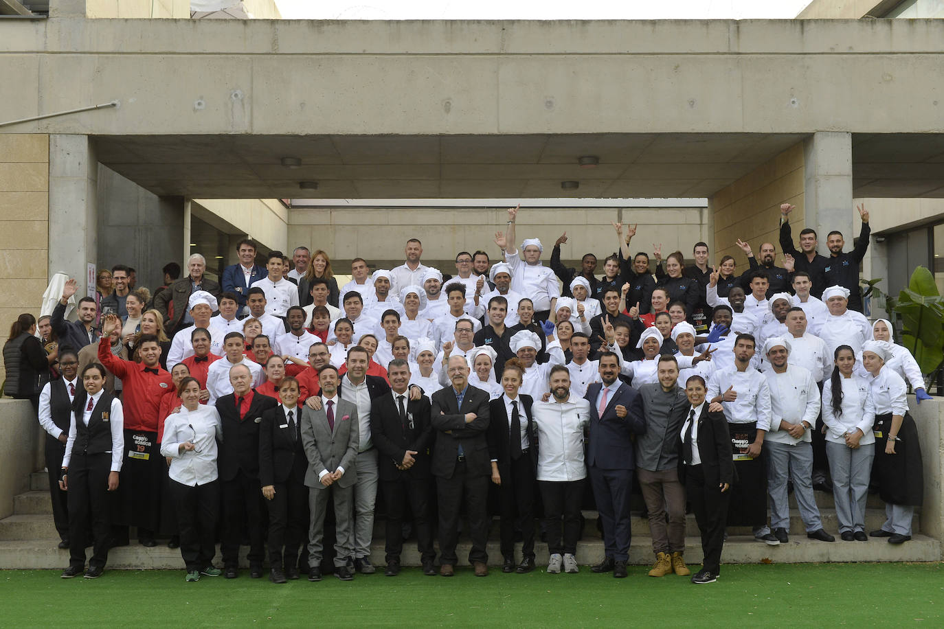 Gran homenaje a Pedro Subijana por parte de los voluntarios y participantes en 'Murcia Gastronómica 19'.