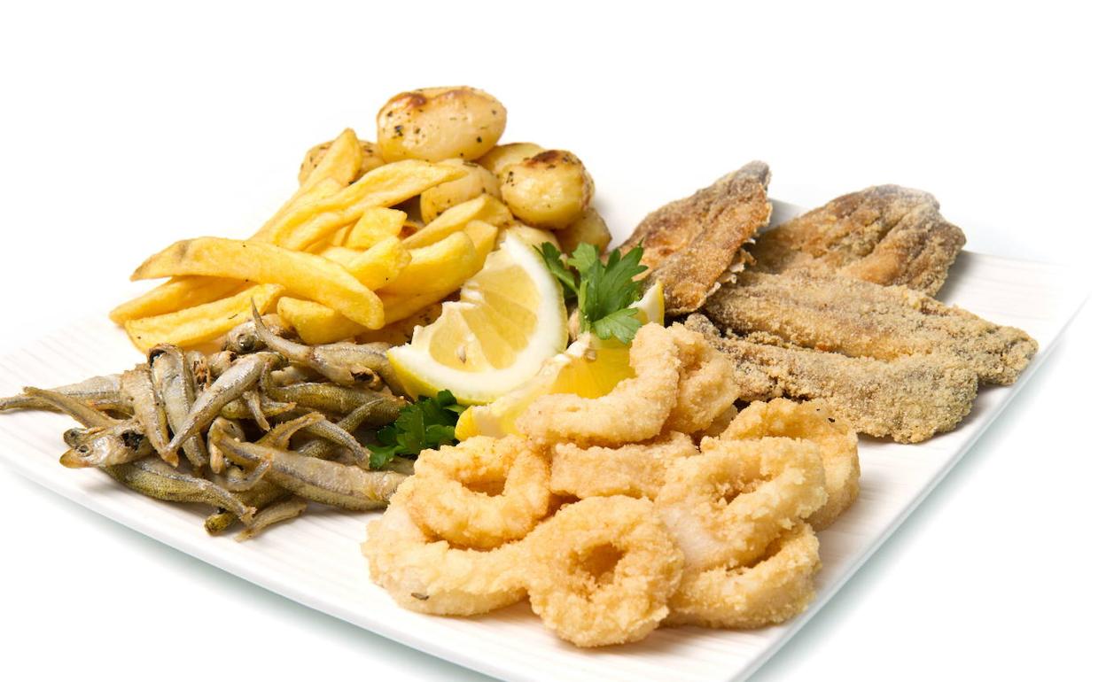 Fritura de pescado, uno de los emblemas de la cocina andaluza.
