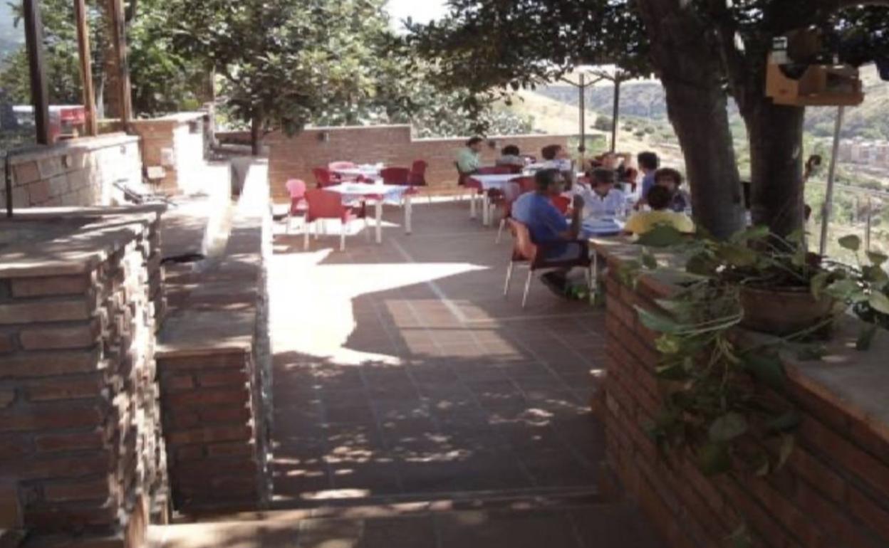 Terraza Asador Bar-Ranco: «Echo de menos 'chuparme los dedos' con el pollo a la brasa»