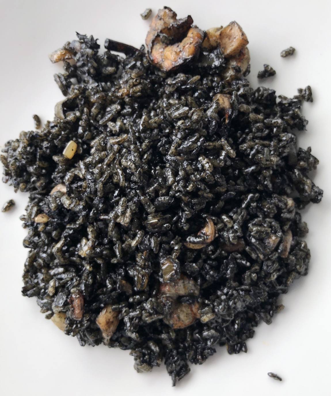 Arroz negro de El Conjuro, en su punto justo.