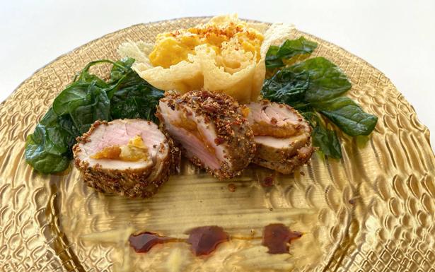 Mousse de calabaza con makis crujientes de solomillo y brie