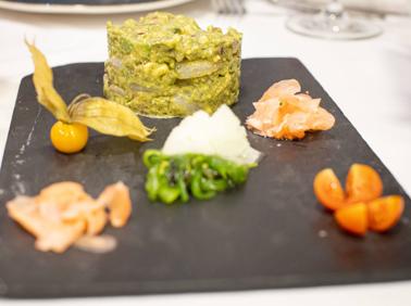 Imagen secundaria 1 - Tabla de quesos granadinos. | Tartar de quisquilla. | La hora del gintonic. 