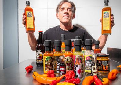 Imagen secundaria 1 - El chef Antonio Lorenzo (arriba); Las salsas más picantes de Europa estarán en Granada Gourmet (en medio); Las catas de cerveza volverán a ser protagonistas. (abajo).
