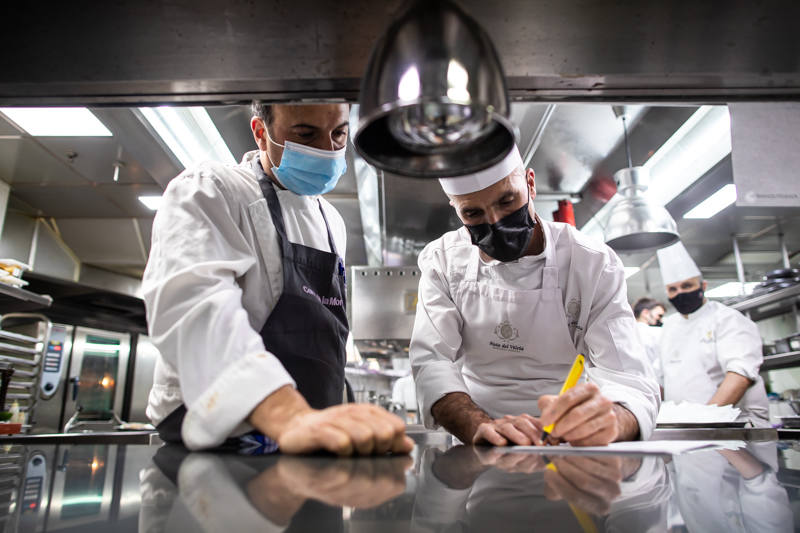 La cocina hecha arte ha sido la constante del menú con estrella Michelin que se ha disfrutado hoy en Ruta del Veleta