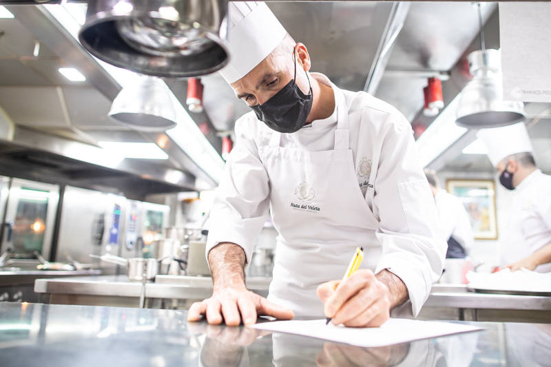 La cocina hecha arte ha sido la constante del menú con estrella Michelin que se ha disfrutado hoy en Ruta del Veleta