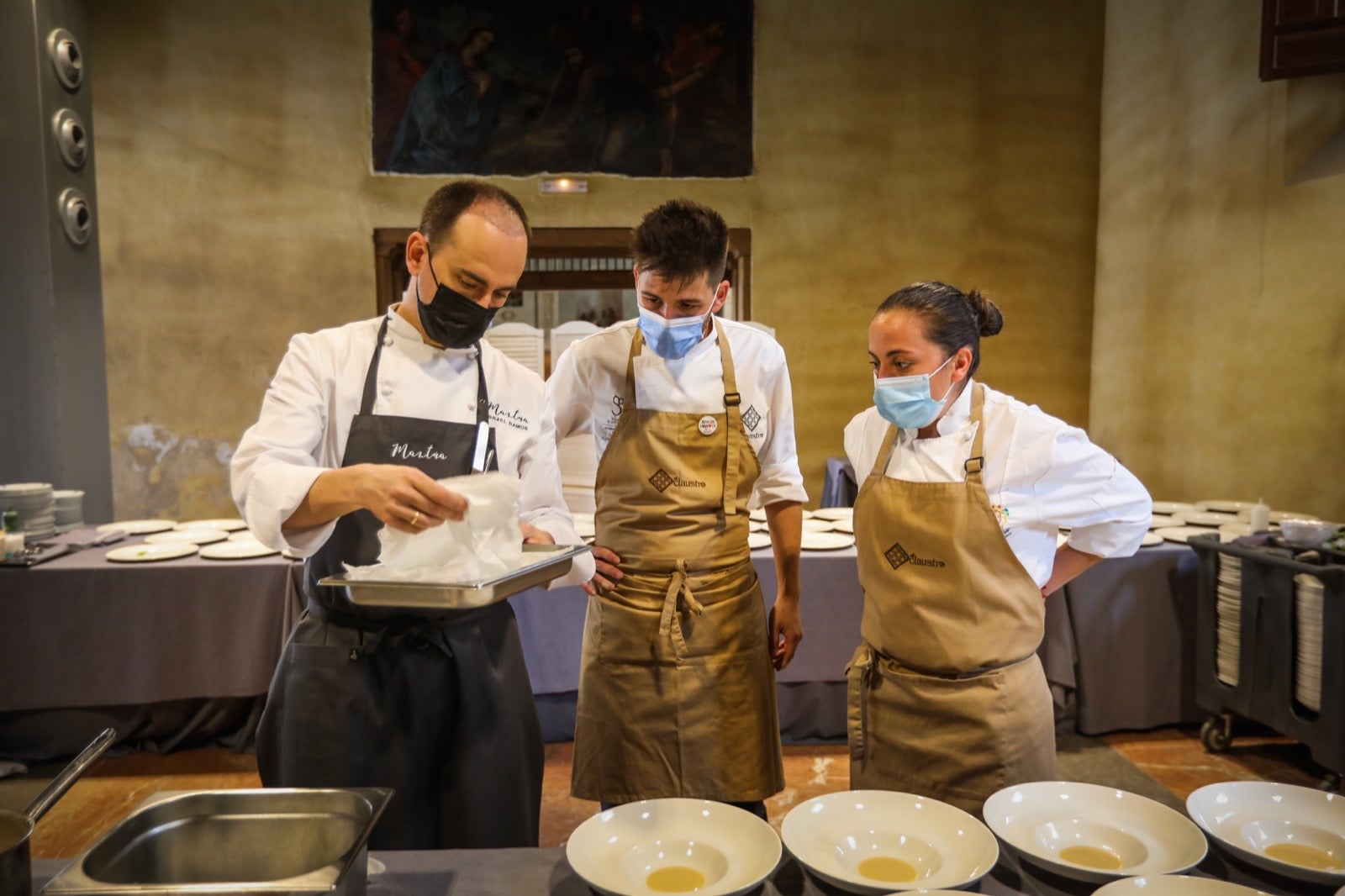 Un menú de primer nivel en un escenario de lujo.