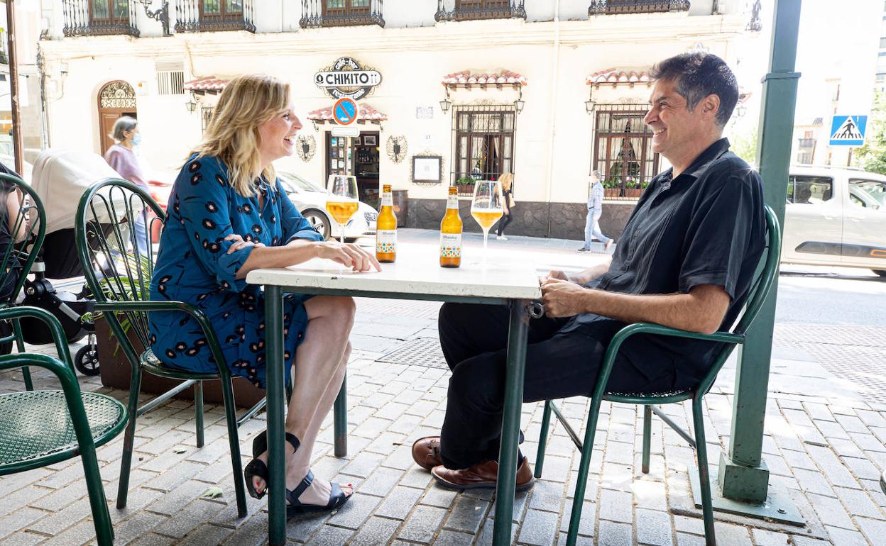 En la terraza de Chikito, Blanca hace un completo repaso a la gastronomía de Granada. 