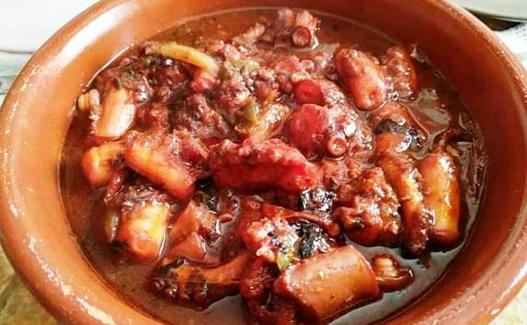 Pulpo en salsa, especialidad en el Hotel Playa San Cristóbal. 