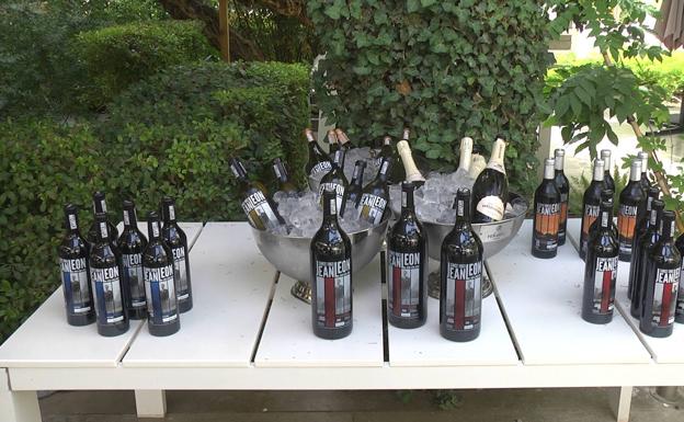 Participantes en la cata de los vinos Jean Leon.