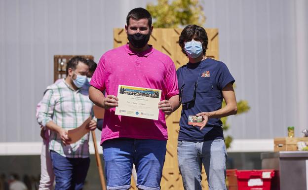 Imagen principal - Roberto García, vencedor del concurso de fotografía CFPI La Inmaculada