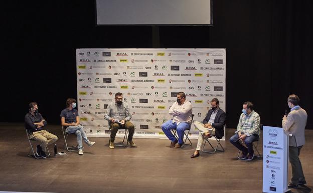 Mesa de debate de Maestros Culinarios.