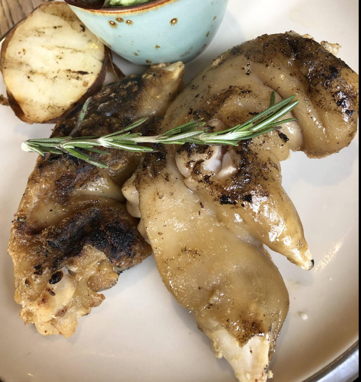 Las manitas de cerdo, un plato gelatinoso, sabroso y comprometedor.