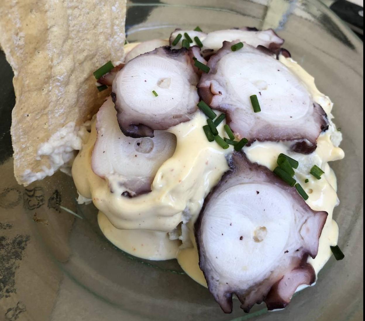 Ensaladilla rusa con mayonesa japonesa y pulpo de la Costa Tropical. 