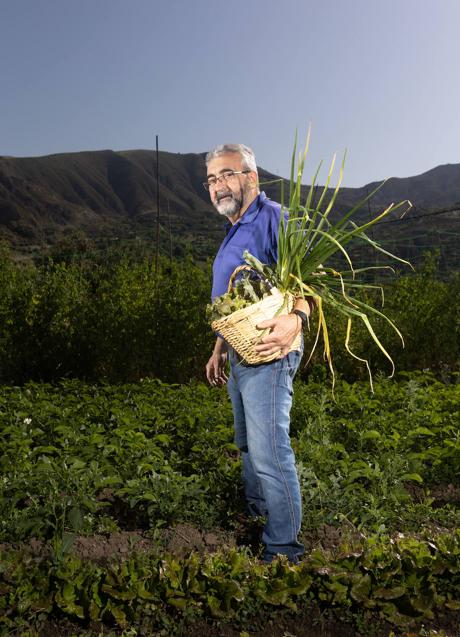 Imagen - Diego, en su huerta.