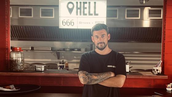 El granadino que pasa de la música a una hamburguesería en Granada