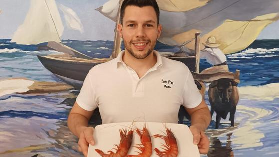 El ingeniero que lo dejó todo para relevar a sus padres en el famoso Bar FM de Granada
