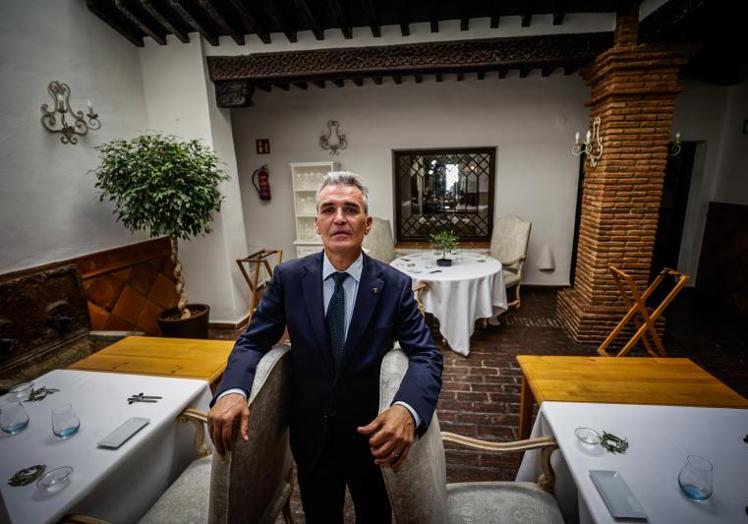 El jefe de sala, Saturnino Burgueño, toda una vida en La Bobadilla.