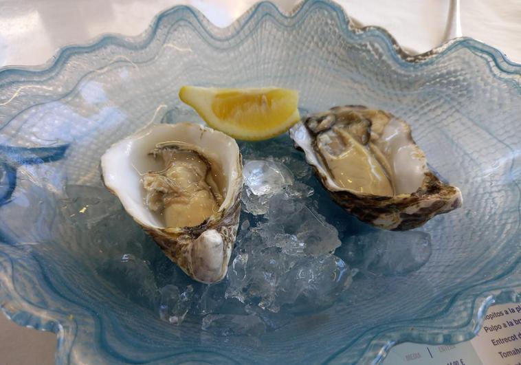 En Francia, las ostras de todo tipo y tamaño siempre presentes.