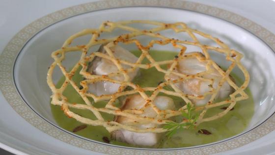 Lubina salvaje con sopa de AOVE