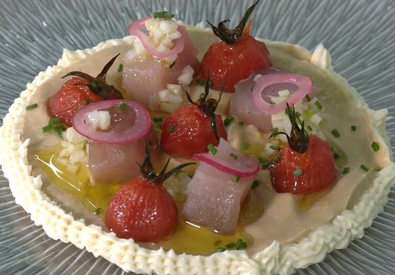 Bonito semicurado, baba ganoush y vinagreta de manzana
