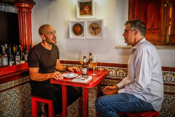 «Me gustan los bares donde, al entrar, saben qué ponerme»