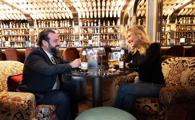 Daniel Castro y Marta Robles conversan sobre gastronomía y creatividad en Seda Club Hotel. 