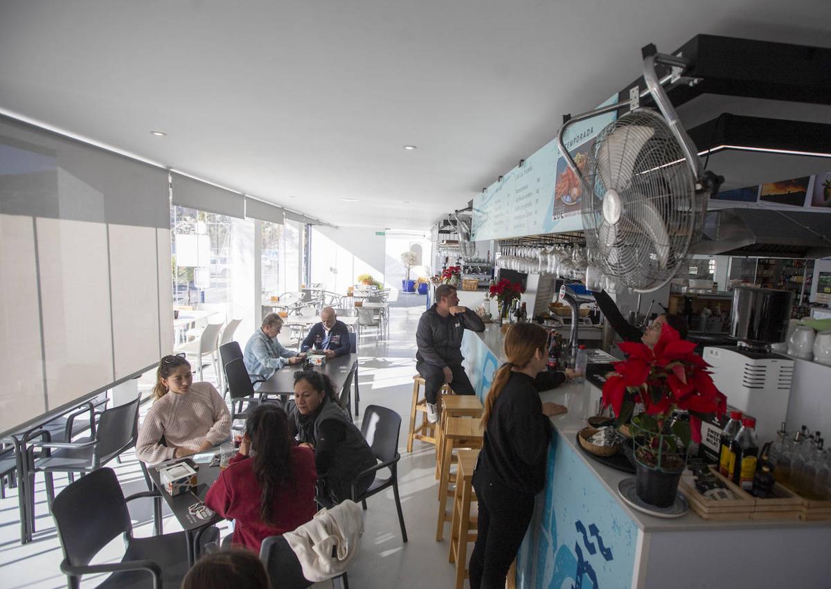 Imagen secundaria 1 - Un mercado gourmet bañado por el mar