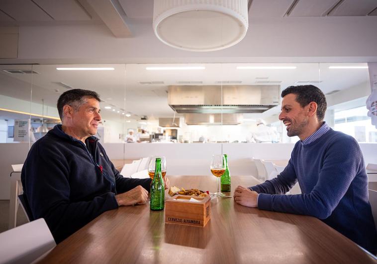 Francisco Tamarit habla en la cafetería de la escuela de los retos formativos de su alumnado. p