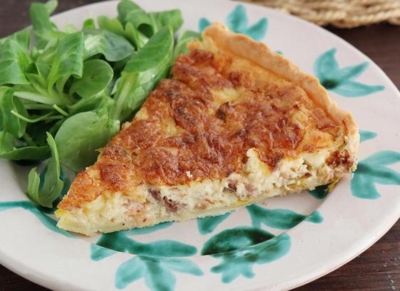 Quiche de trucha ahumada y puerro con queso de cabra