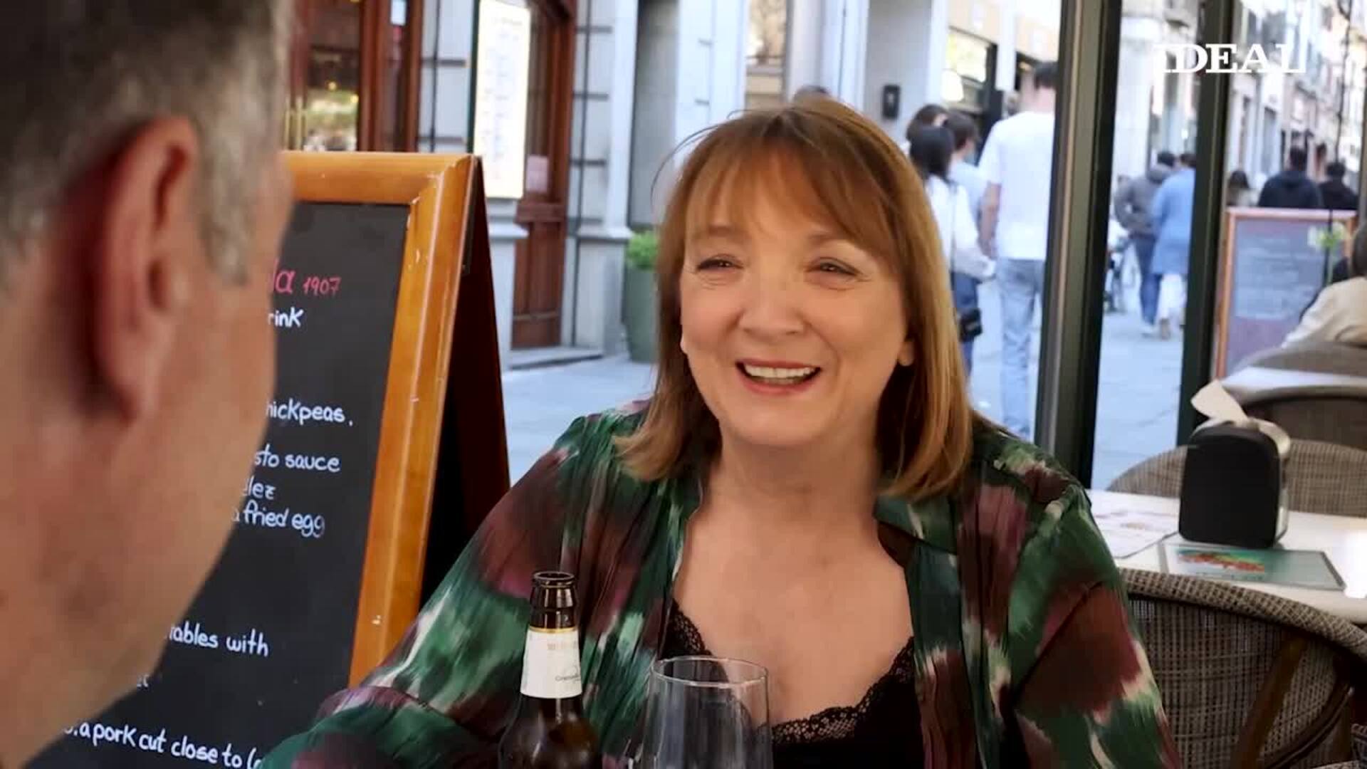 Una alhambra con la escritora Susana Rodríguez Lezaun en el Café Bibrambla