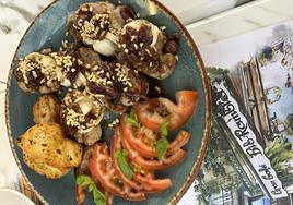 Solomillo con queso de cabra y cebolla caramelizada del Gran Café Bib-Rambla.