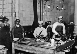 Imagen de la cocina del madrileño Gran Café de Puerto Rico en 1915