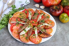 Receta ensalada de tomates con anchoas y boquerones