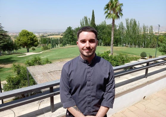 Alex Amaro regenta el restaurante del Club de Golf Las Gabias.