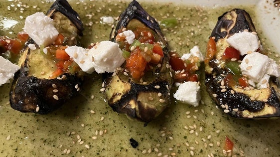 Cocina vasca y aguacates brasa