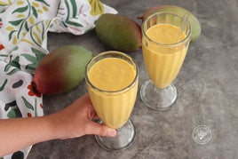 Receta de sabroso lassi de mango con toque granadino