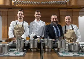 Miguel Ángel Salazar, Fernando Arjona, Daniel Castro y Alicia Gámiz; en la Capilla del restaurante La Finca del hotel La Bobadilla, reconocido con una estrella Michelin y unSol Repsol.