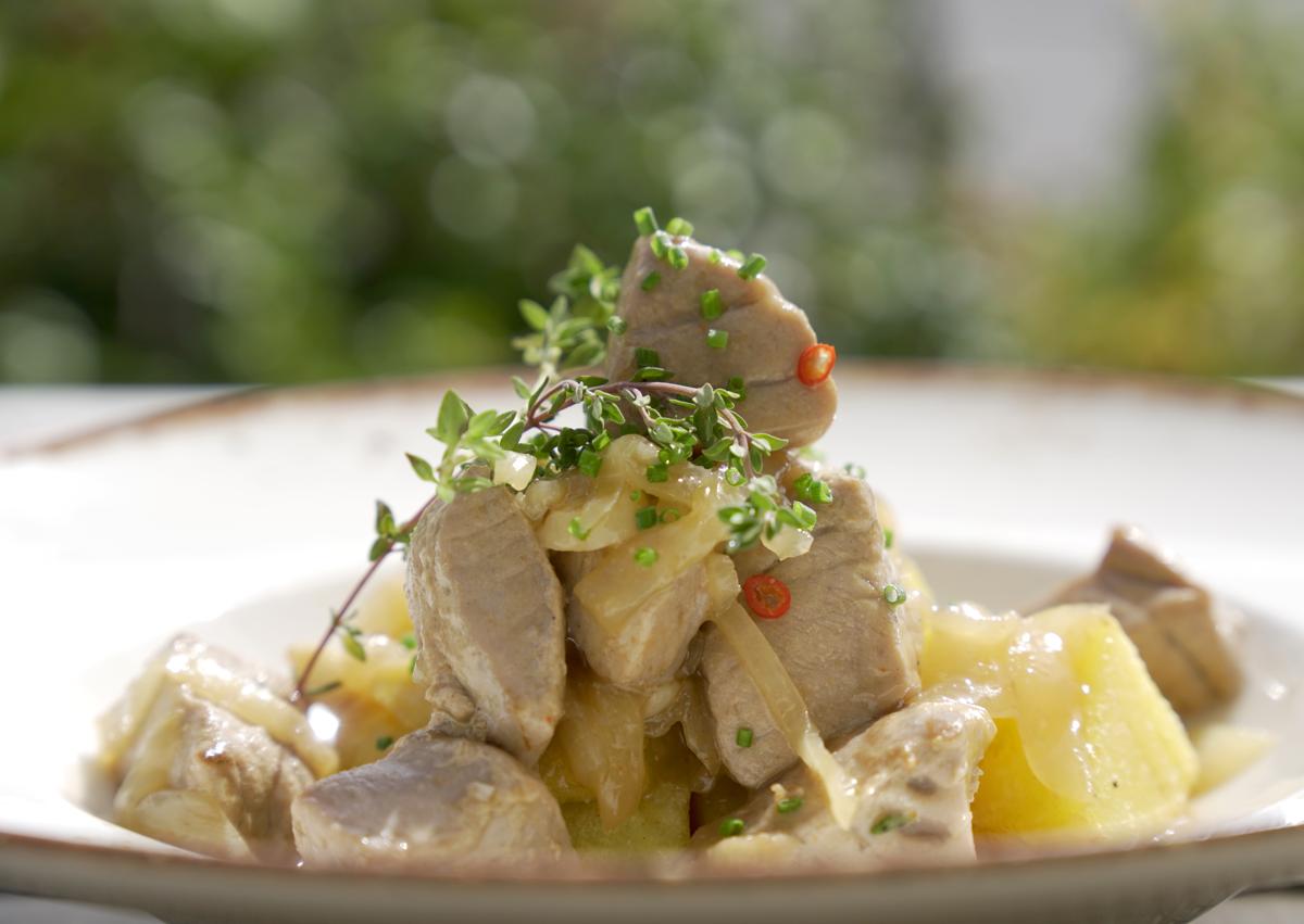 Imagen secundaria 1 - El chef que mezcla tradición y vanguardia con vistas a la Alhambra