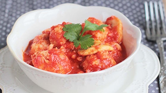 Albóndigas de pescado en salsa de tomate y champiñones